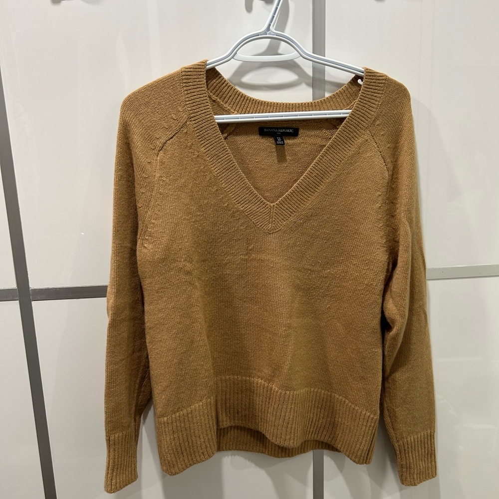 Banana Republic V-Neck Sweater - Brown
